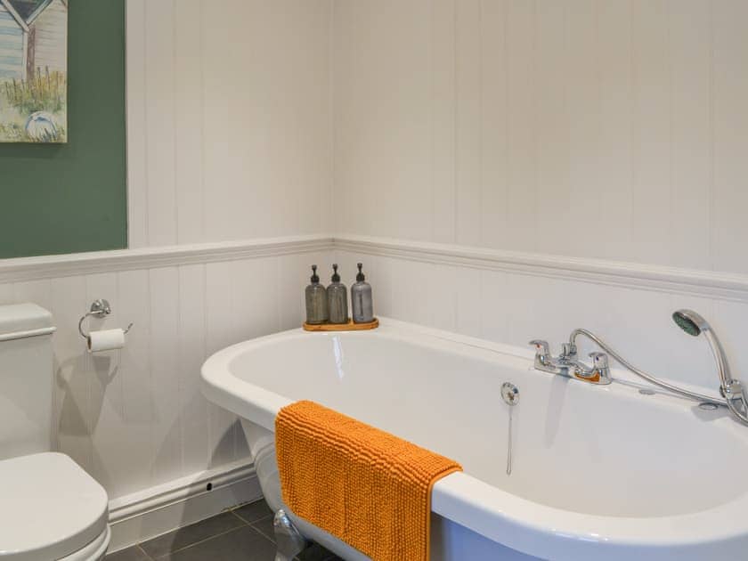 Bathroom | Seashell Cottage - Longsmith Cottages, Flamborough