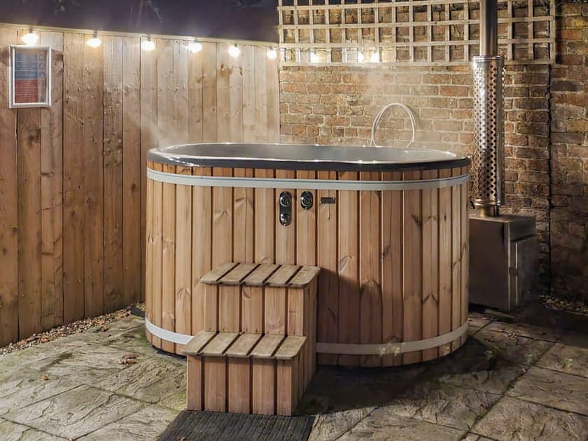Hot tub | West End Lodge, Ulrome