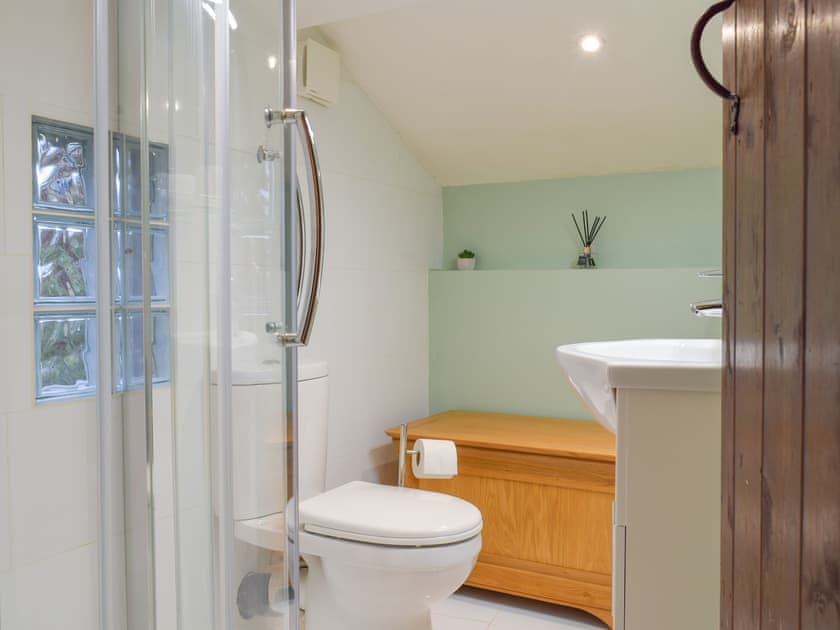Bathroom | Well Cottage, Welton