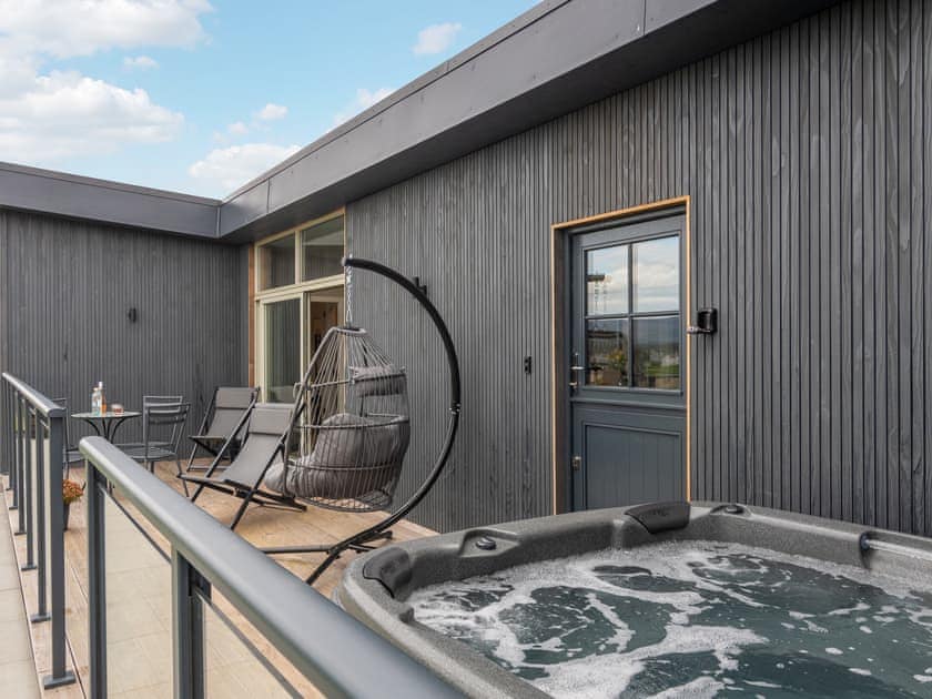 Hot tub | The Granary - Rachel’s Farm, Rachel’s Farm