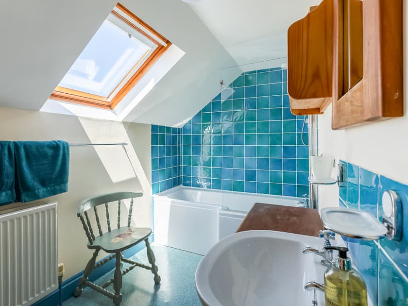 Bathroom | Shell Cottage - Delfryn Cottages, Solva