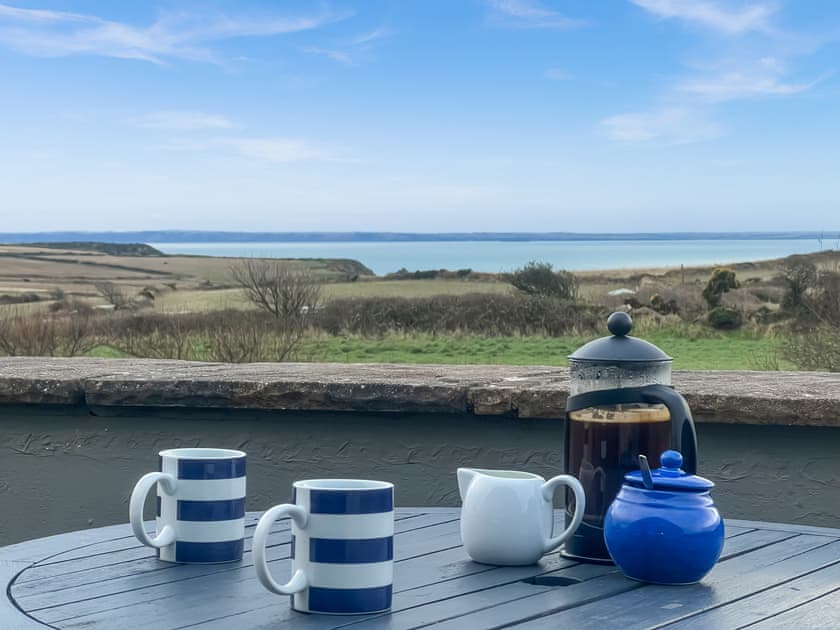 Sitting-out-area | Shell Cottage - Delfryn Cottages, Solva