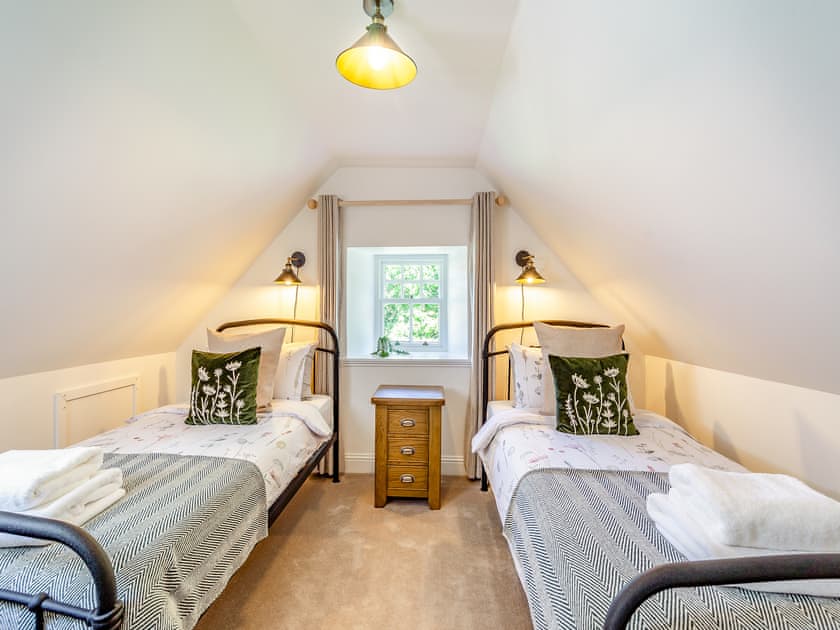 Twin bedroom | West Lodge, Blairgowrie