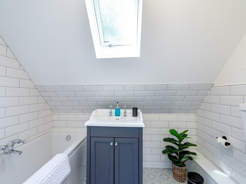 Bathroom | West Lodge, Blairgowrie