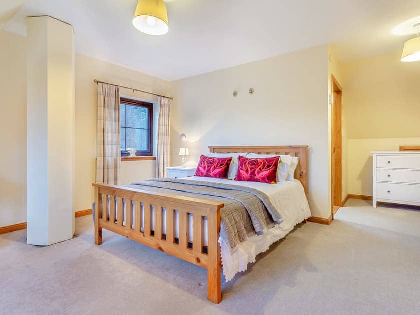 Double bedroom | Bunchrew Farm Cottage, Inverness