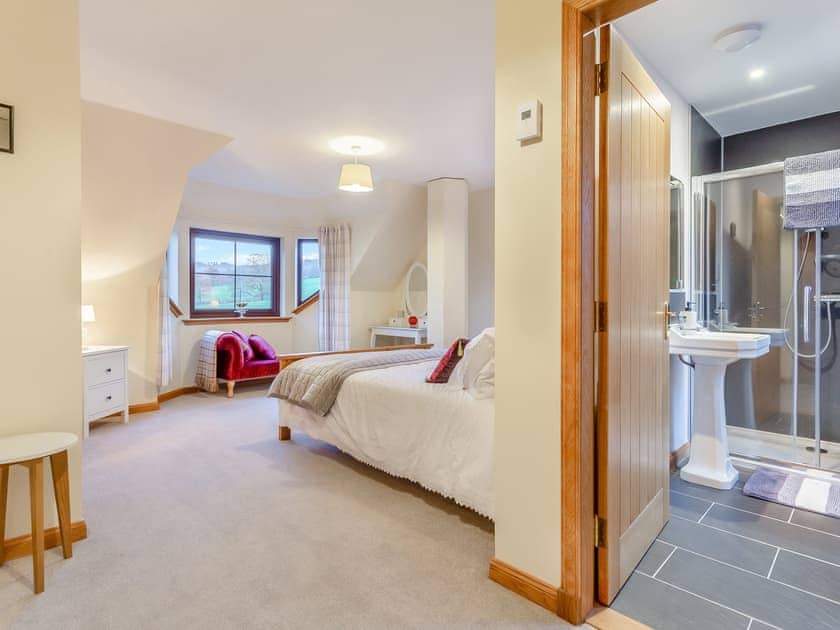 Double bedroom | Bunchrew Farm Cottage, Inverness
