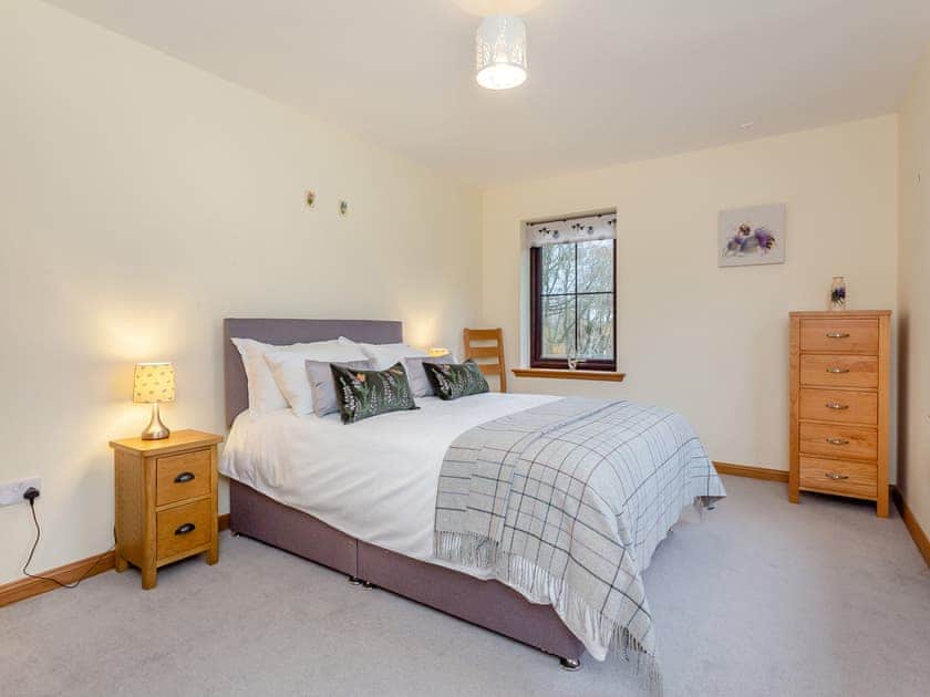 Double bedroom | Bunchrew Farm Cottage, Inverness