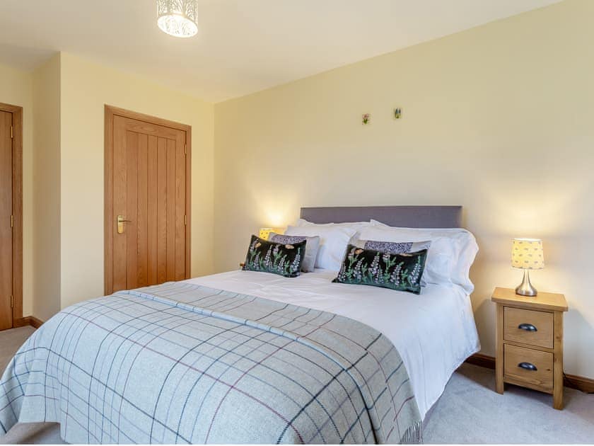 Double bedroom | Bunchrew Farm Cottage, Inverness
