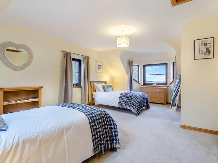 Twin bedroom | Bunchrew Farm Cottage, Inverness