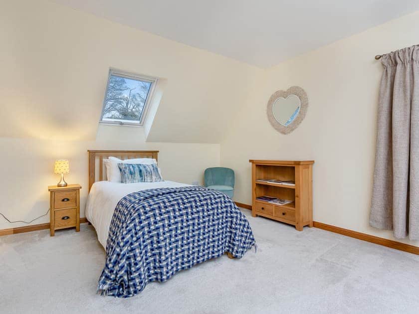Twin bedroom | Bunchrew Farm Cottage, Inverness