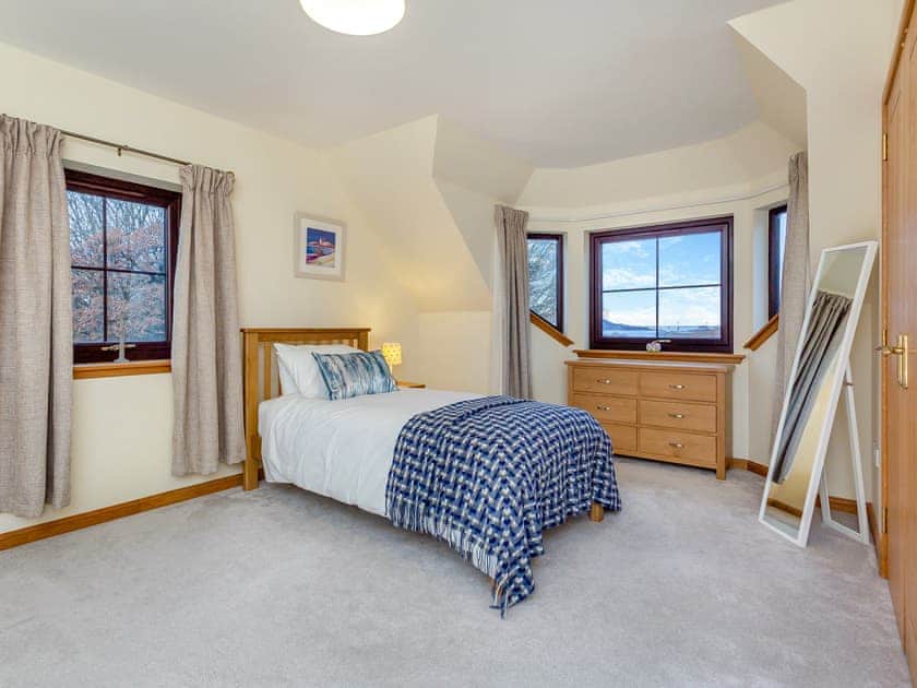 Twin bedroom | Bunchrew Farm Cottage, Inverness