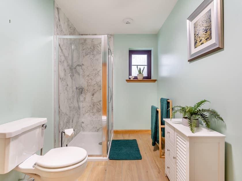 Bathroom | Bunchrew Farm Cottage, Inverness