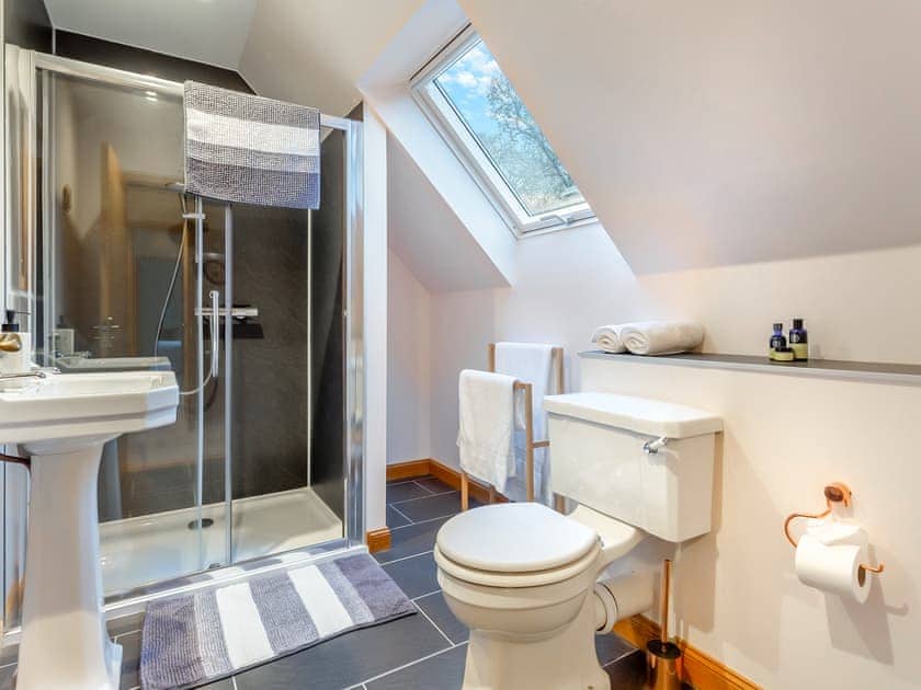 Bathroom | Bunchrew Farm Cottage, Inverness