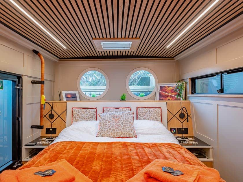 Double bedroom | Phoenix Star Bus, Goodrington, near Paignton