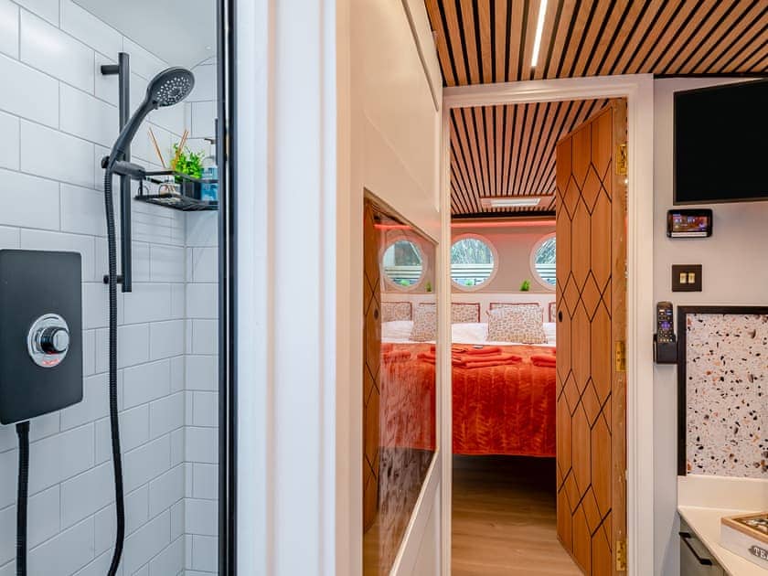 Shower room | Phoenix Star Bus, Goodrington, near Paignton