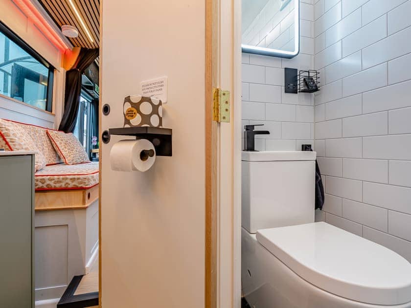 Shower room | Phoenix Star Bus, Goodrington, near Paignton