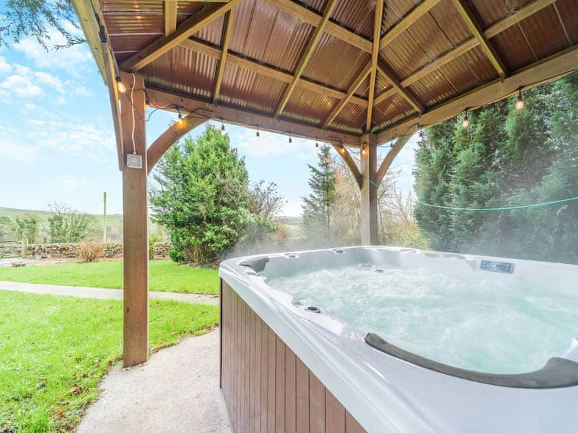 Hot tub | Airyhemming Farm - Airyhemming, Glenluce, near Stranraer