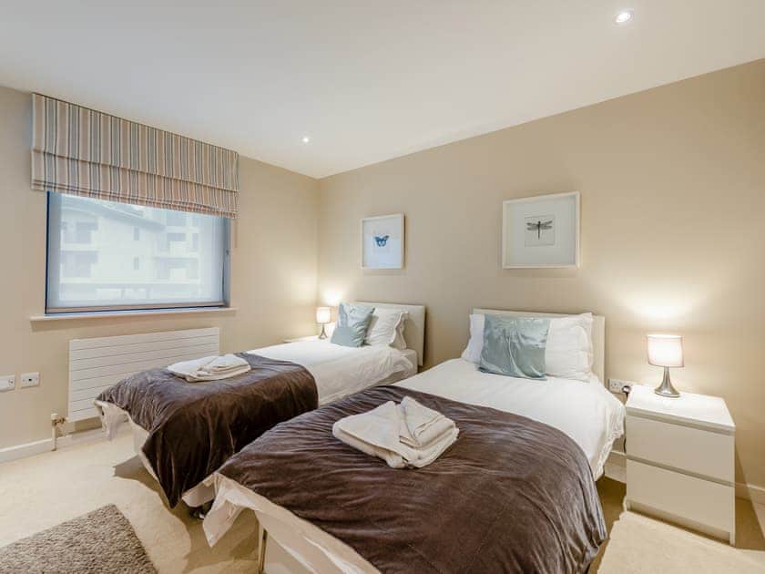 Comfy twin bedroom | Apartment 50, Westward Ho!