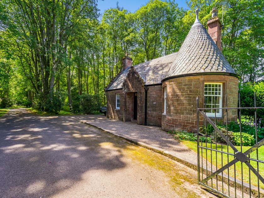 Exterior | West Lodge, Blairgowrie
