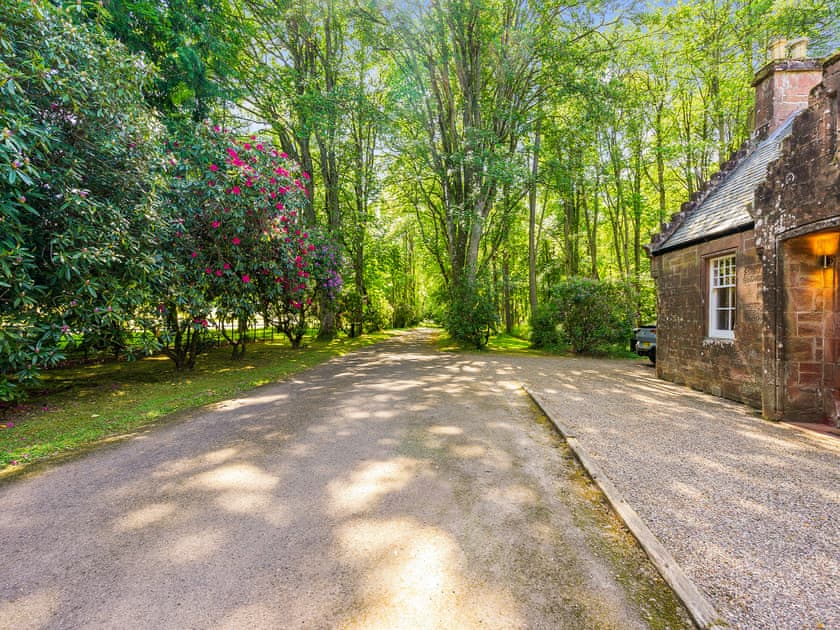 Exterior | West Lodge, Blairgowrie