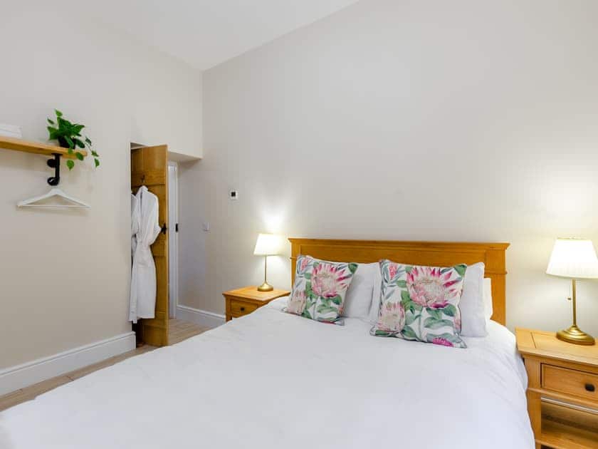 Double bedroom | South Lodge, Driffield