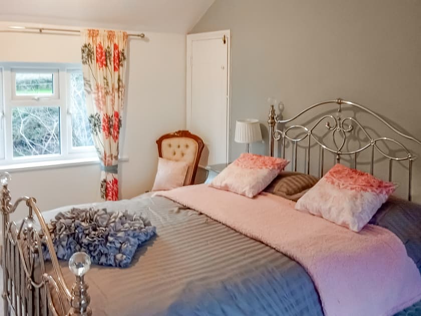 Double bedroom | Ivy Rose Cottage, Ipswich