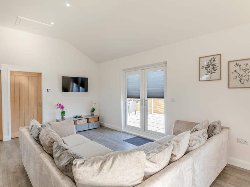 Living area | Lodge 2 - Fieldview Fishery, Saltfleetby