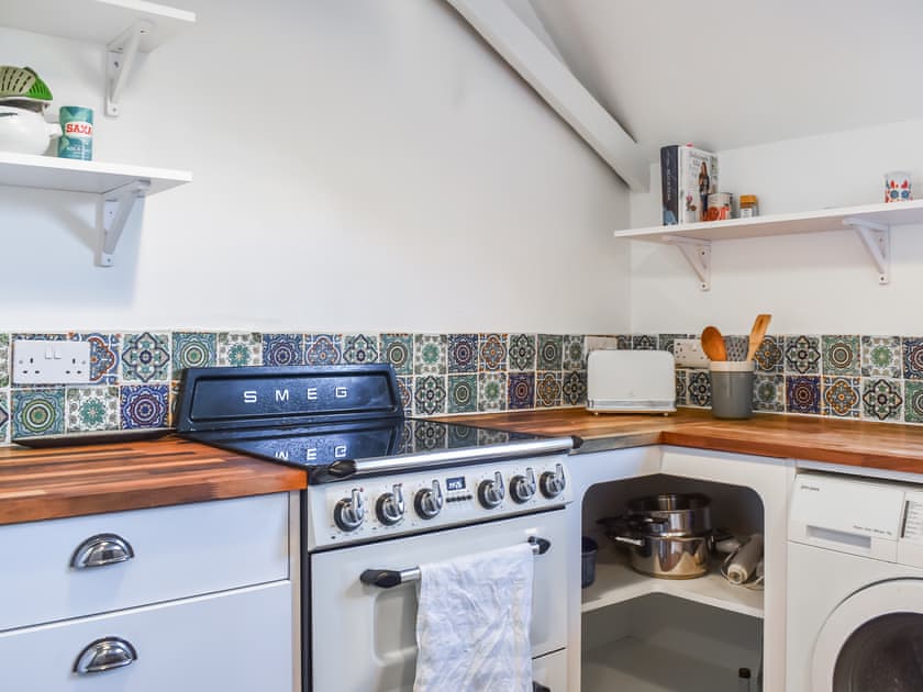 Kitchen | Rockmount Apartment, Bournemouth