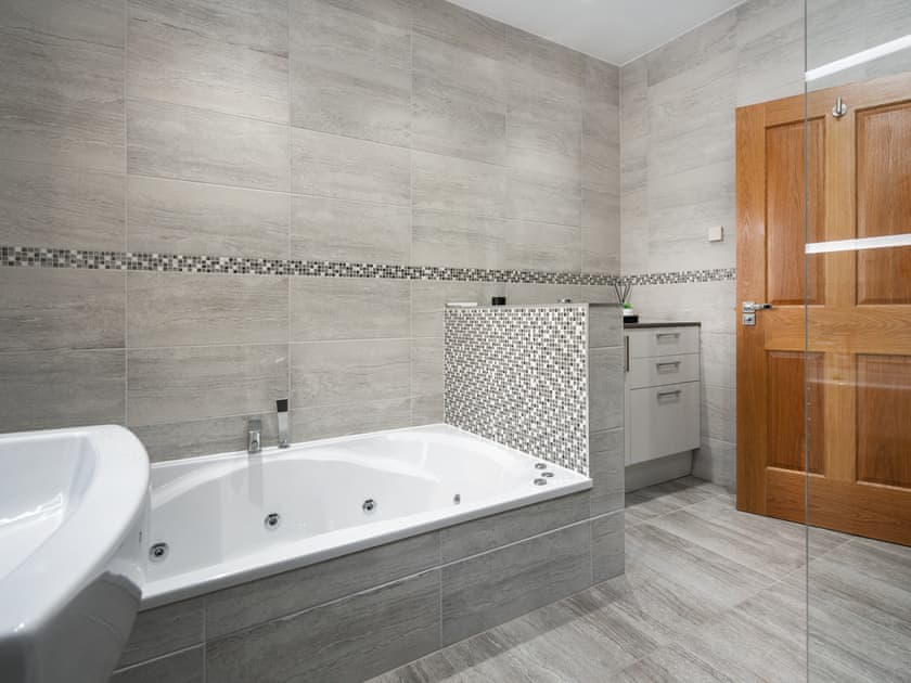 Bathroom | Lochside House, Castle Douglas