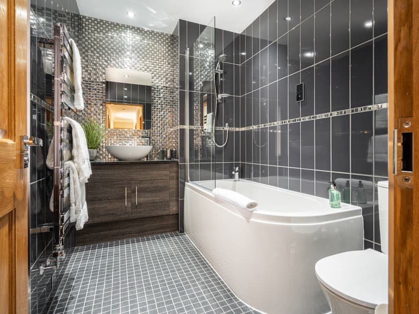 Bathroom | Lochside House, Castle Douglas