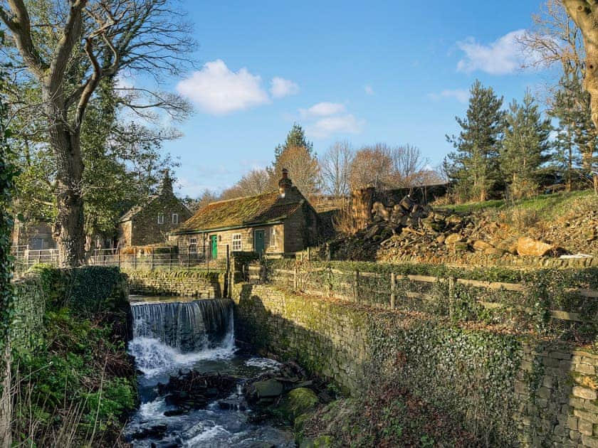 Setting | Mill Close Cottage, Chesterfield