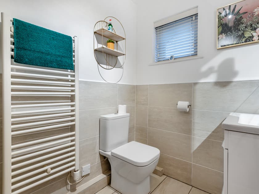 Bathroom | Chaucer Lodge Apt 1, Keswick