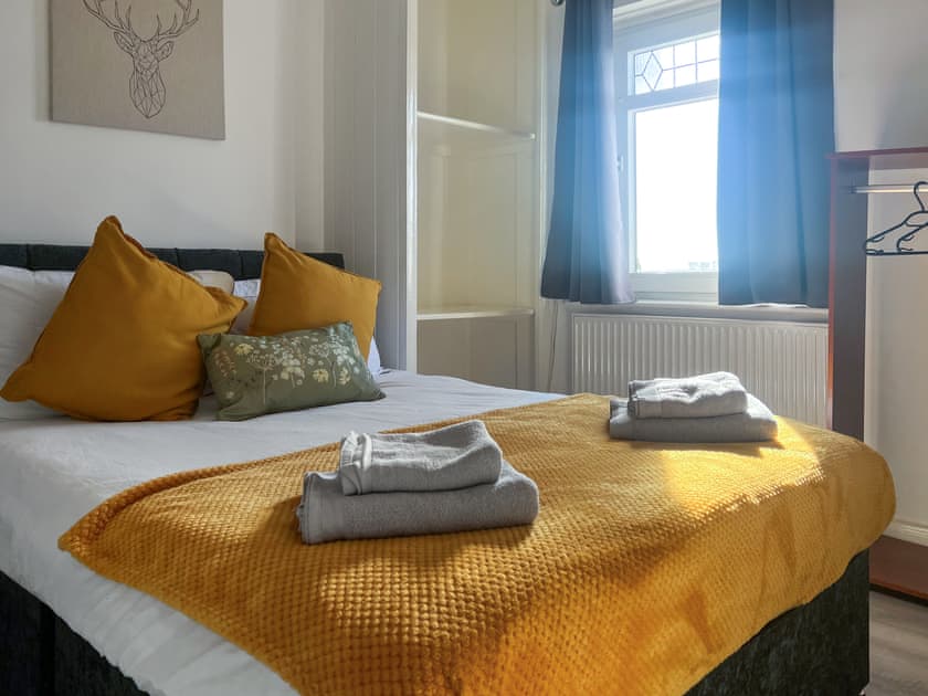 Double bedroom | Central Haven, Port Talbot, Wales