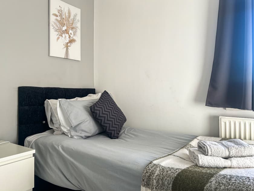 Twin bedroom | Central Haven, Port Talbot, Wales