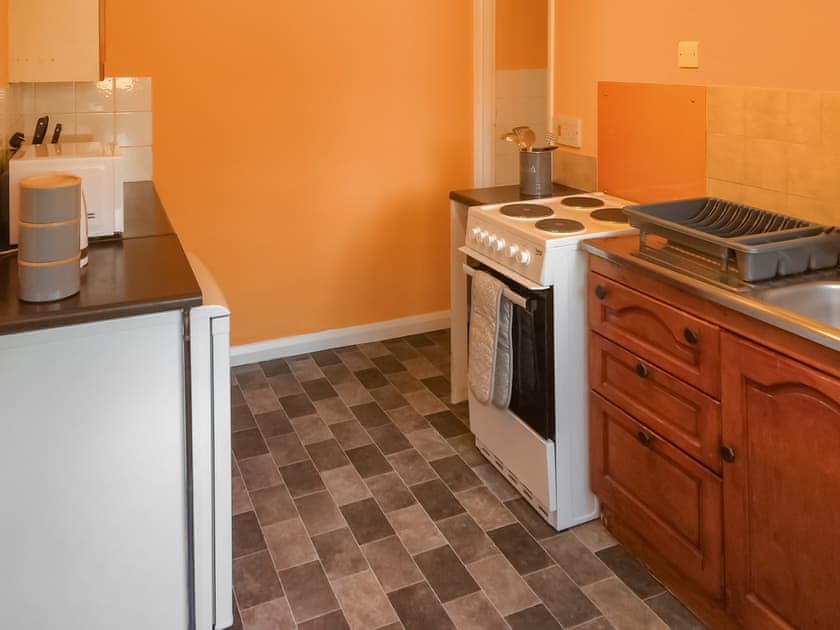 Kitchen | 5 Rose Cottages, Little Sandhurst