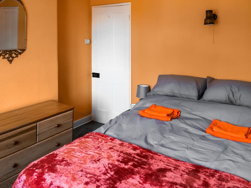 Double Bedroom | 5 Rose Cottages, Little Sandhurst