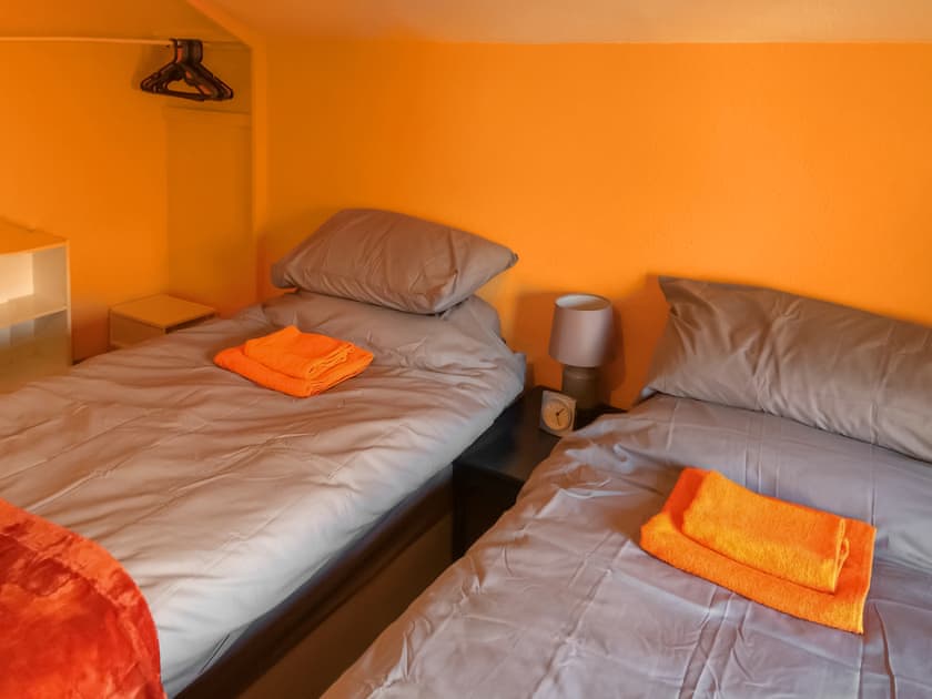 Twin Bedroom  | 5 Rose Cottages, Little Sandhurst