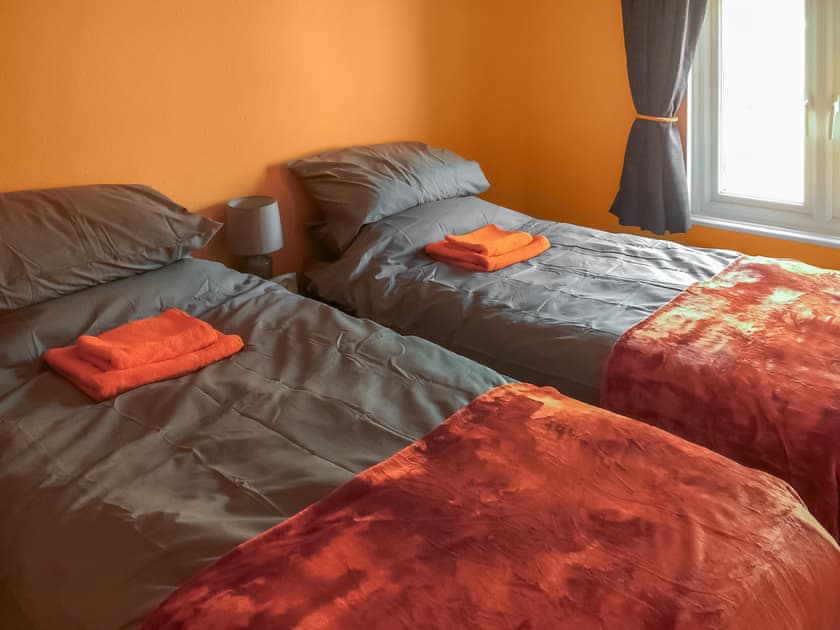 Twin Bedroom  | 5 Rose Cottages, Little Sandhurst