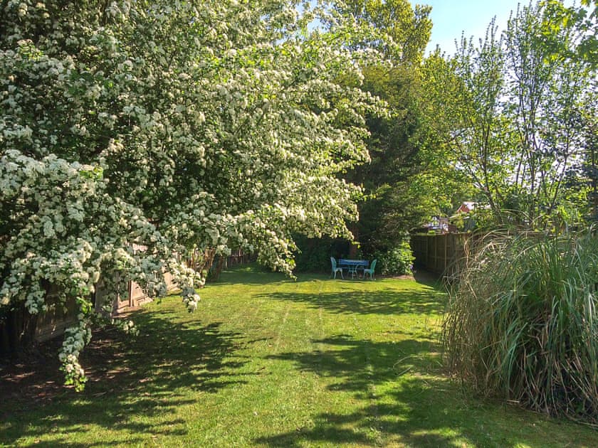 Garden | 5 Rose Cottages, Little Sandhurst