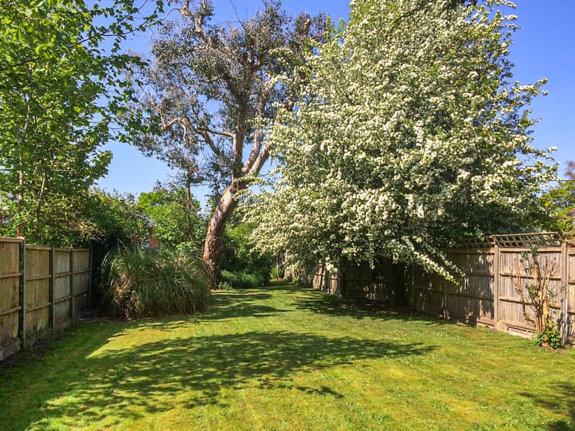 Garden | 5 Rose Cottages, Little Sandhurst