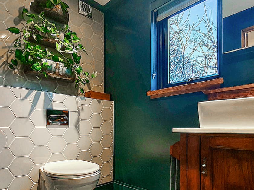Bathroom | Benchwood House, Hastings