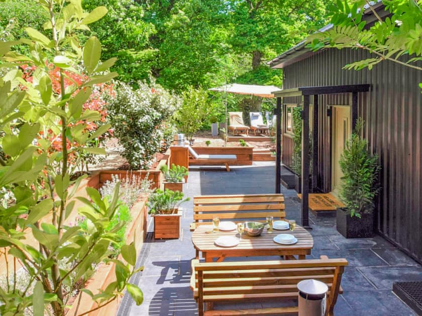 Outdoor eating area | Benchwood House, Hastings