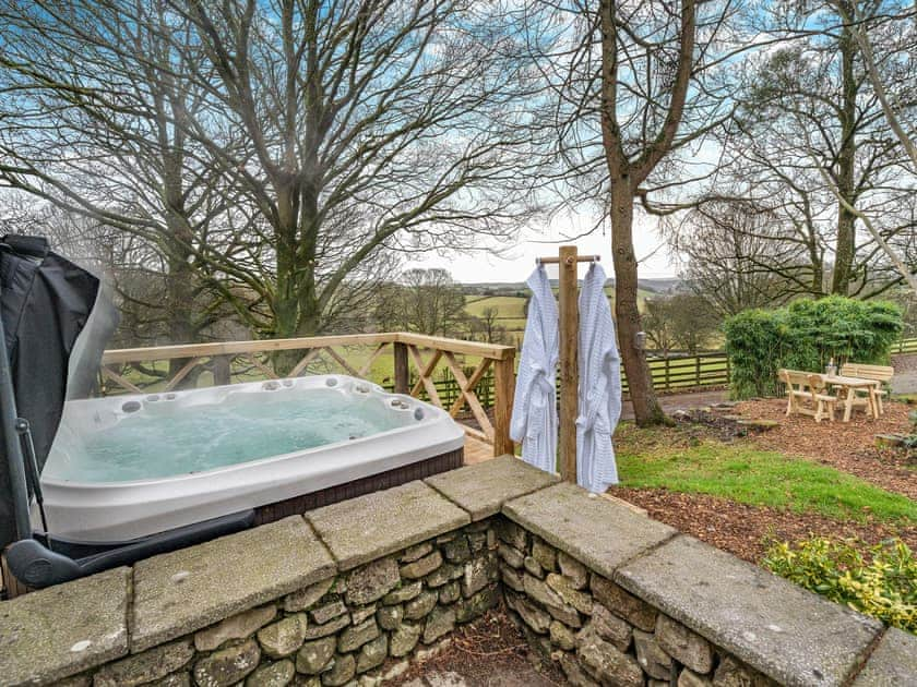 Hot tub | The B Hive at Buckstone House, Carnforth