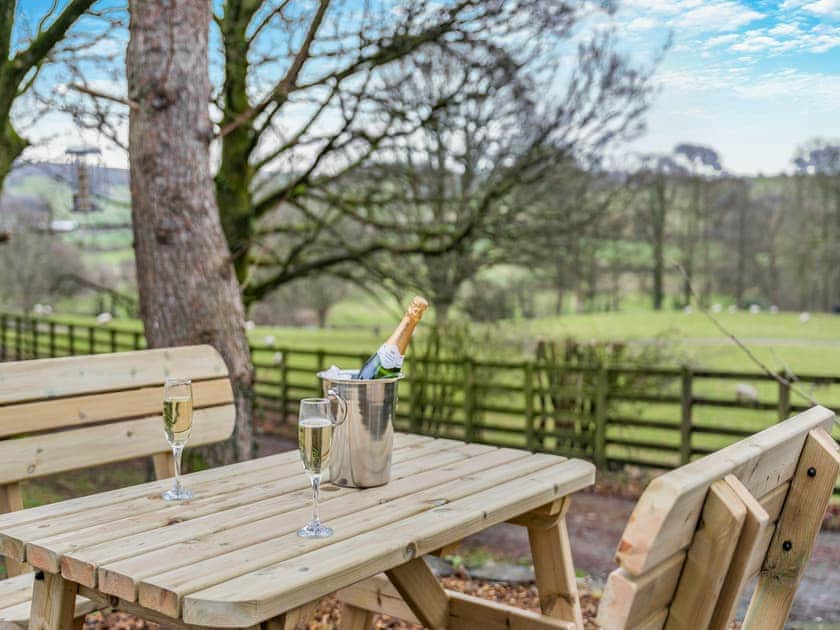 Outdoor eating area | The B Hive at Buckstone House, Carnforth