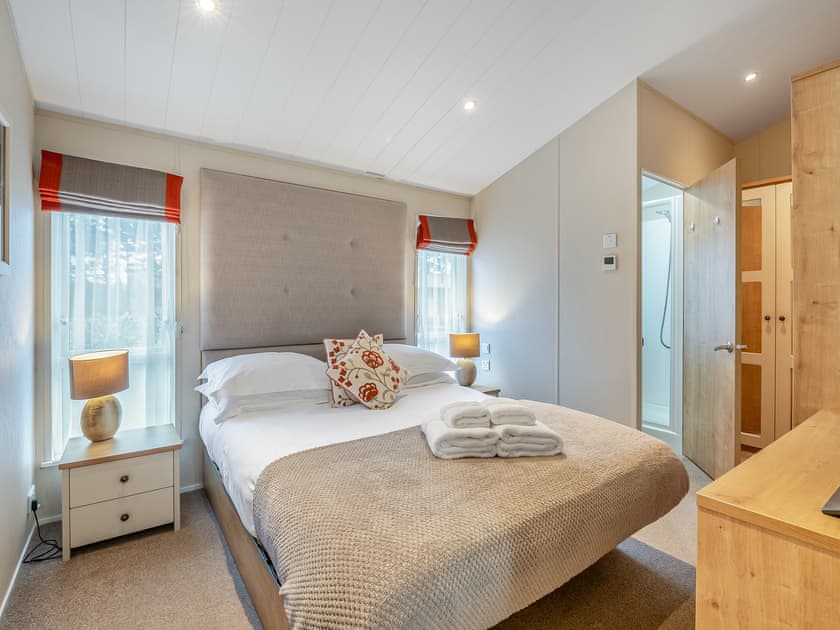 Double bedroom | Seagull Lodge - Russell Lodges at The Pines, Runswick Bay