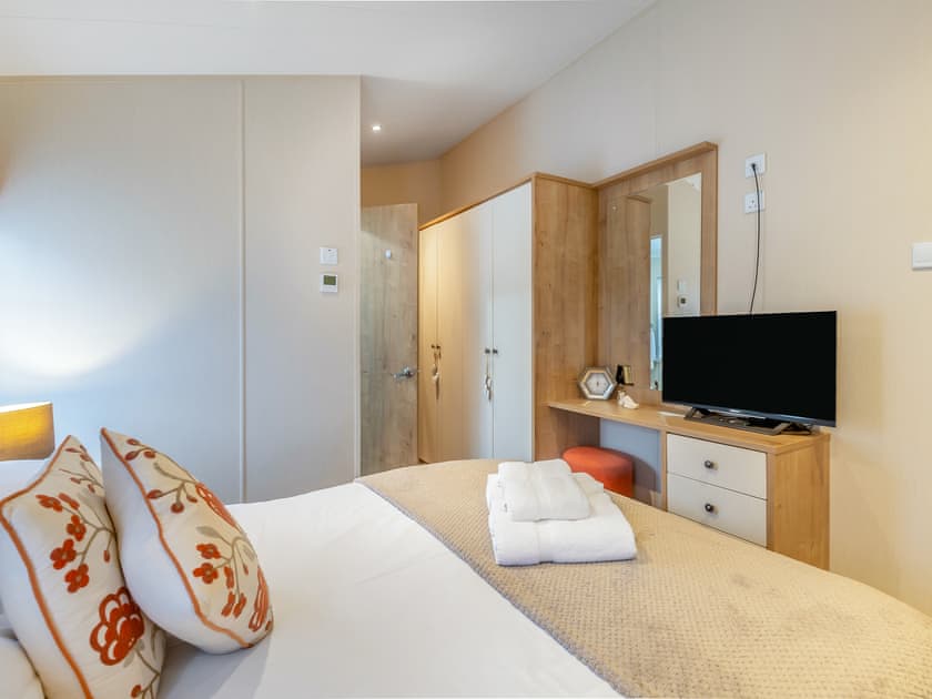 Double bedroom | Seagull Lodge - Russell Lodges at The Pines, Runswick Bay