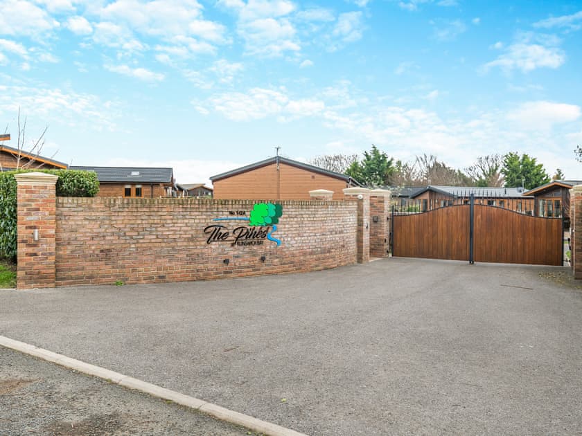 Driveway | Seagull Lodge - Russell Lodges at The Pines, Runswick Bay