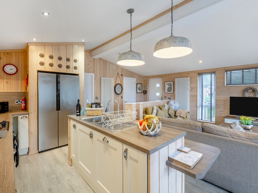 Kitchen | Lobster Lodge - Russell Lodges at The Pines, Runswick Bay