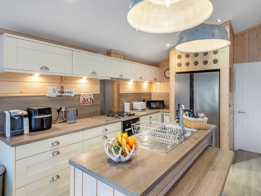 Kitchen | Lobster Lodge - Russell Lodges at The Pines, Runswick Bay