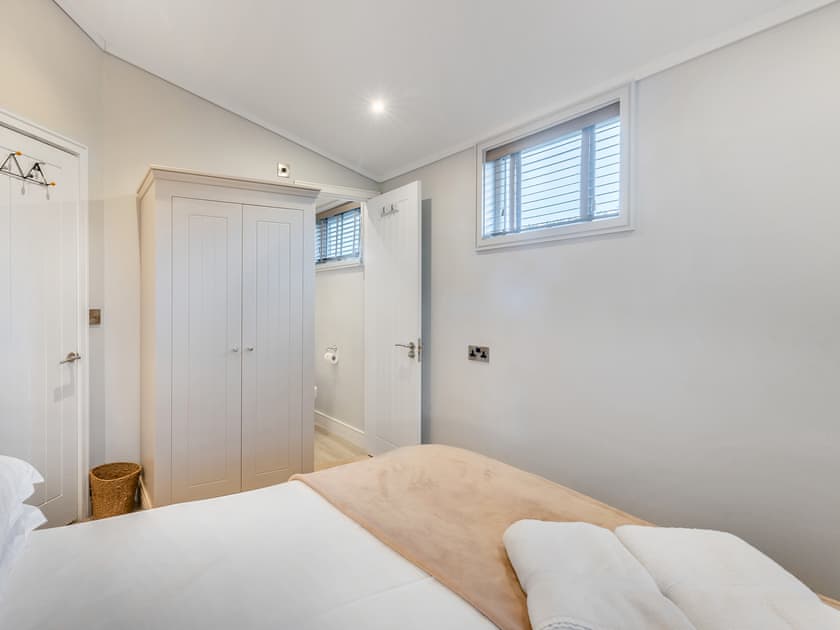 Double bedroom | Lobster Lodge - Russell Lodges at The Pines, Runswick Bay